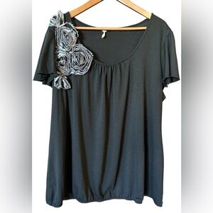 Perseption Black Short Sleeve Blouse with Gray Floral Detail size 3X